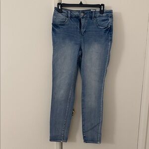 Women's Light Wash Blue Stretch Jeans